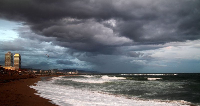 kite flying in a Barcelona storm