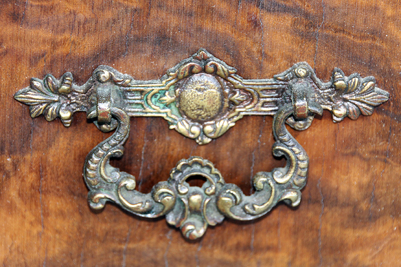 Antique drawer pull