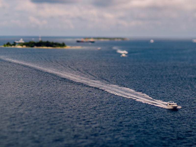 Speed boat