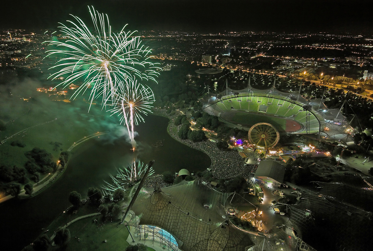 Woo-hoo! 2000th Challenge - a reason to shoot a firework rocket