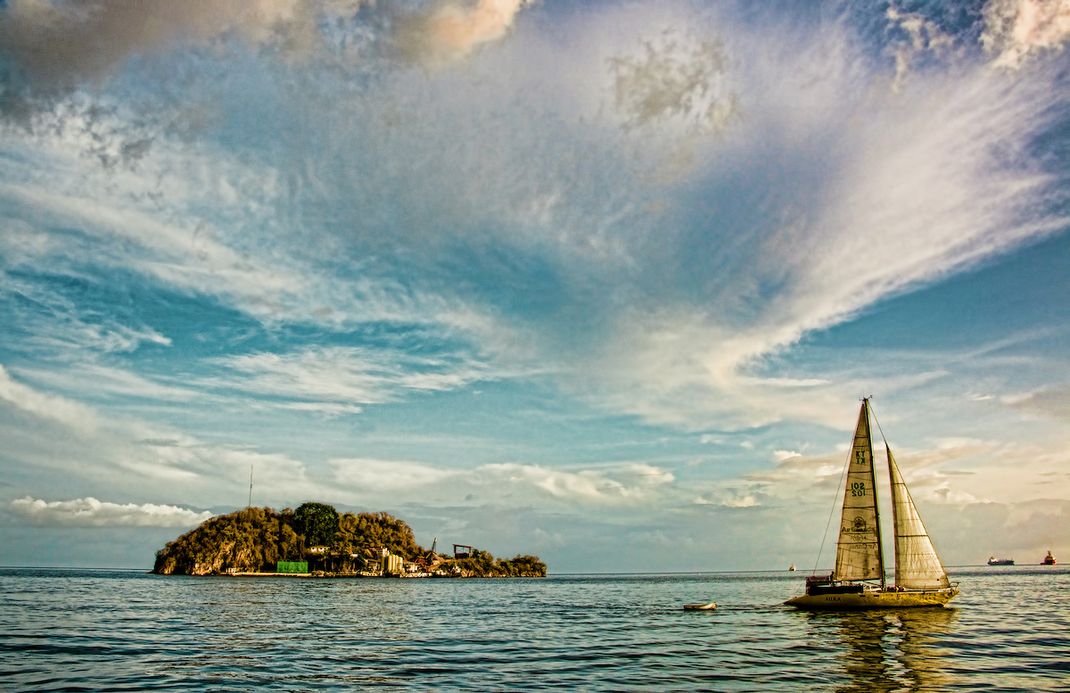 Yacht Heading Down De Islands