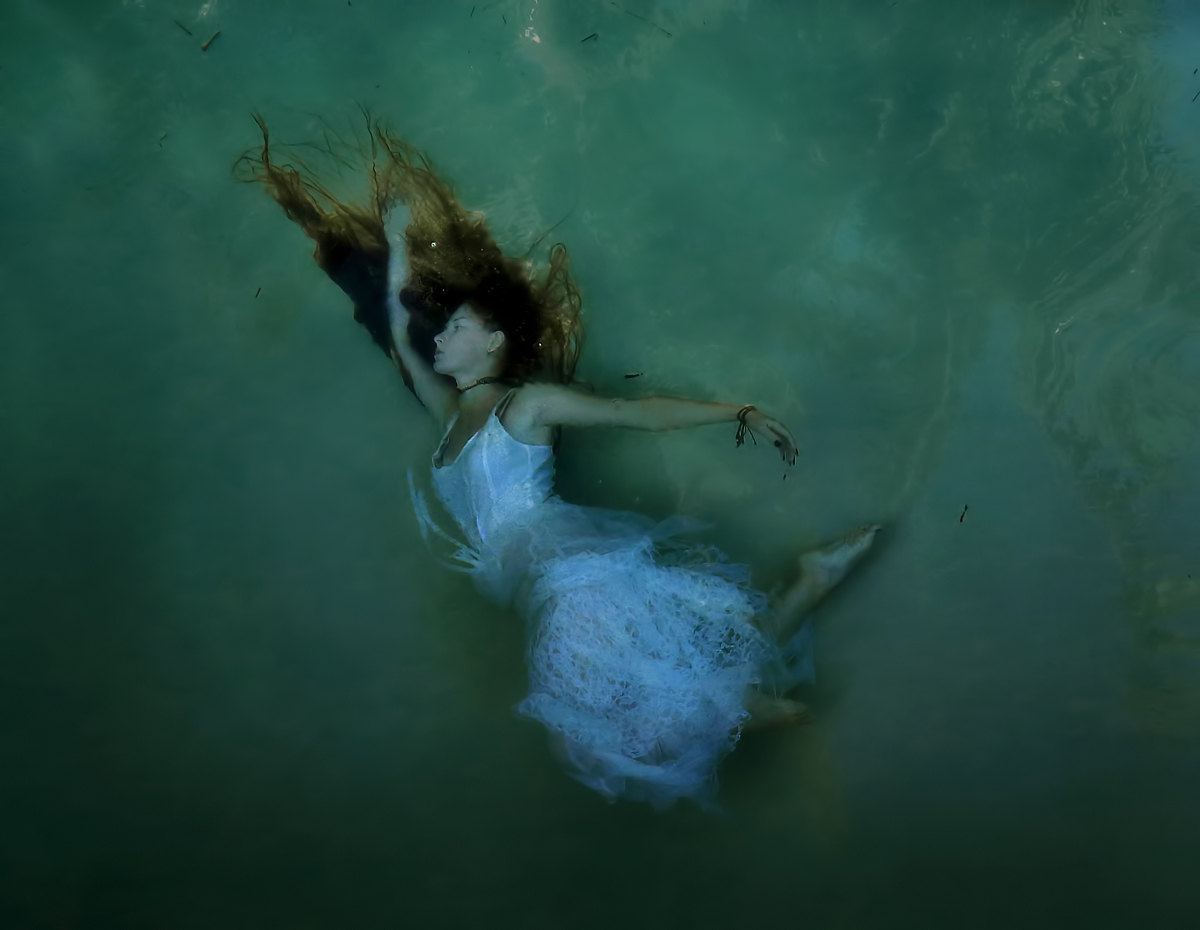  Tears of the girl