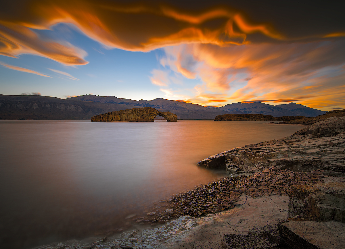 Lago Posadas Arch