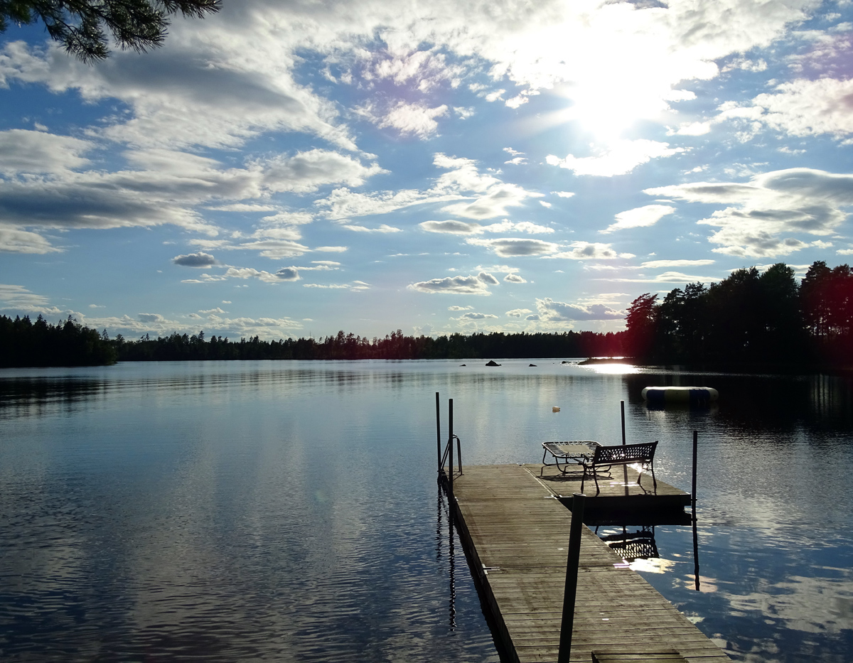 Just a perfect day with small pink clouds