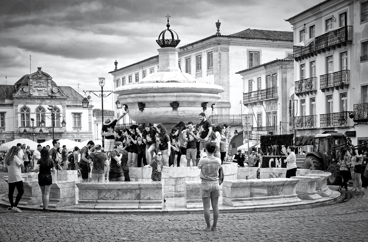 Graduates in the Fountain