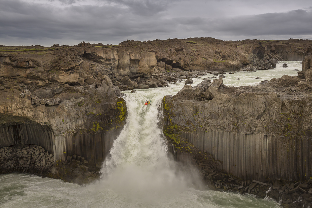 Crazy kayaker at Aldeyjarfoss