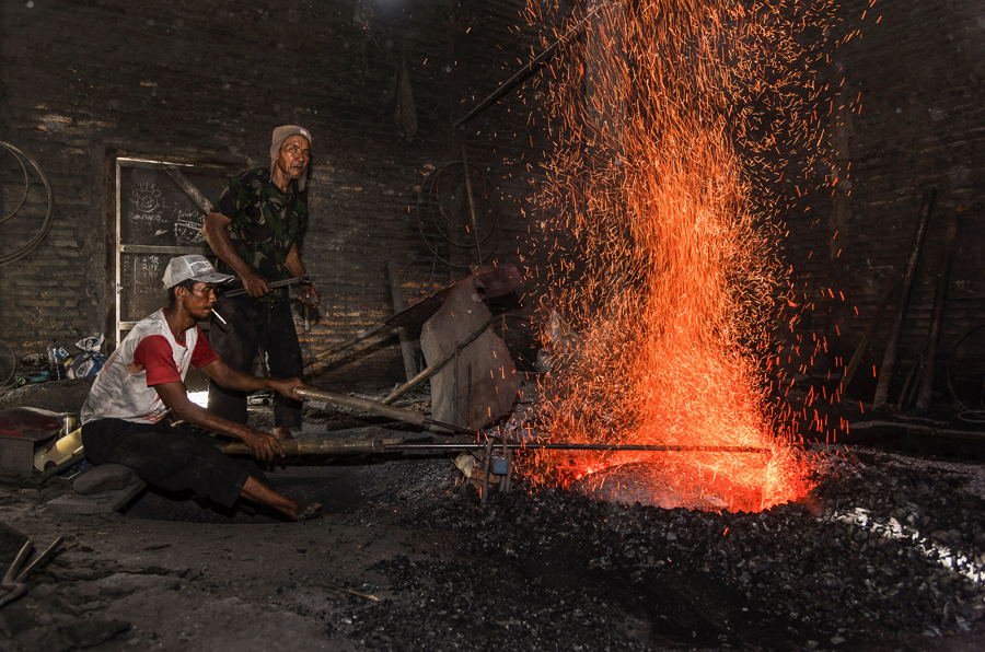 Portrait of Gong factory workers