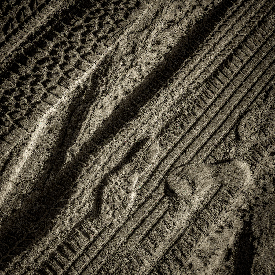 A Thousand Edges Carved in Sand