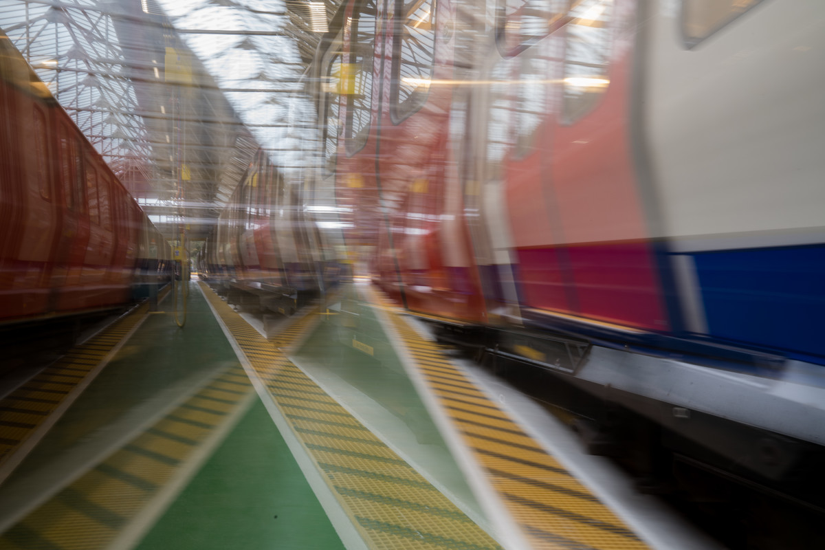 Crossing tracks