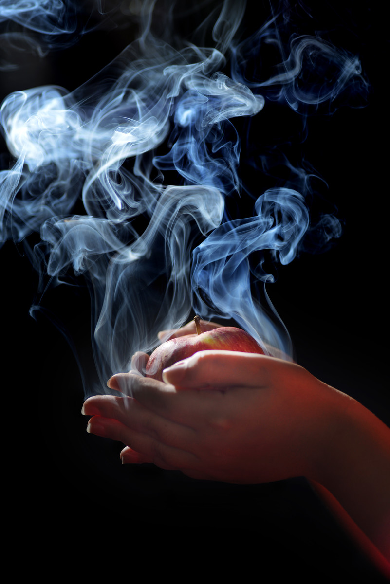 apple and smoke 