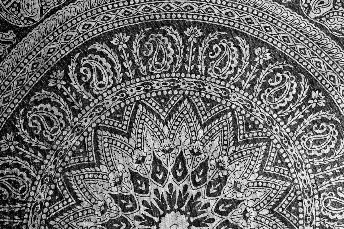 Symmetry dog bed