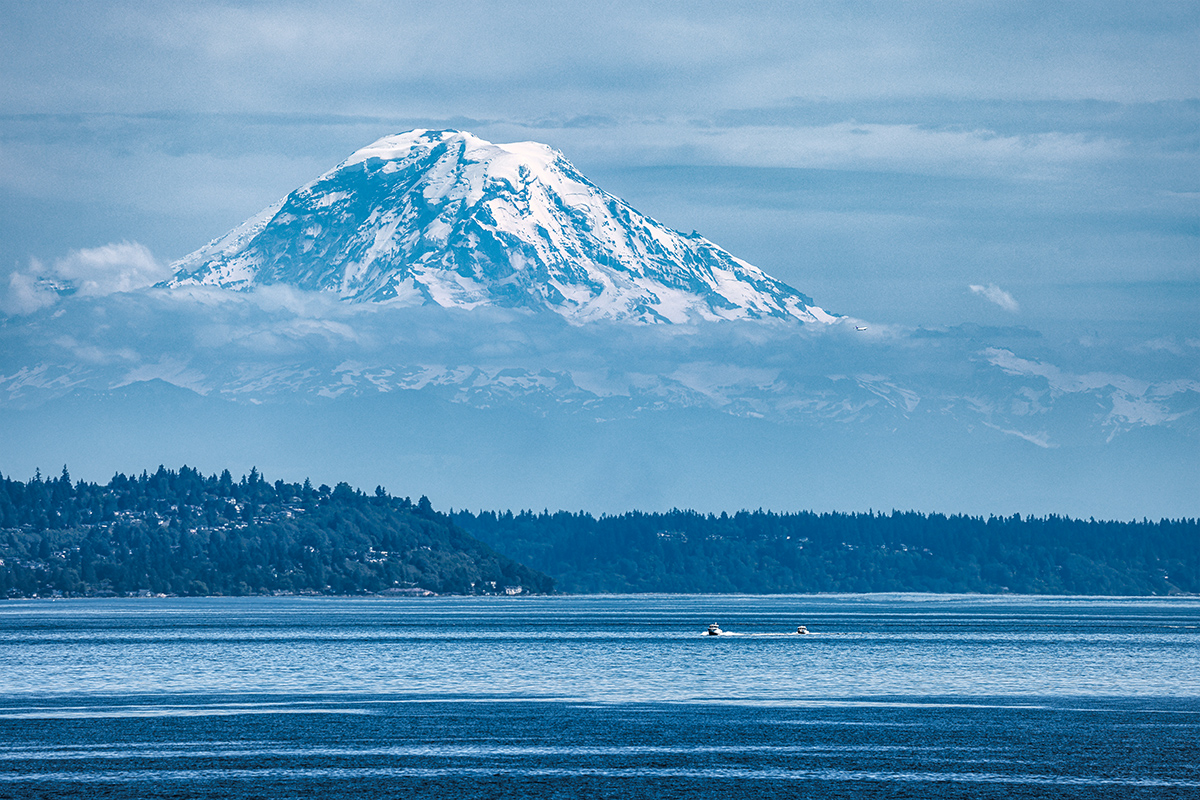 Mt. Rainier in the Sky by cloudsme - DPChallenge