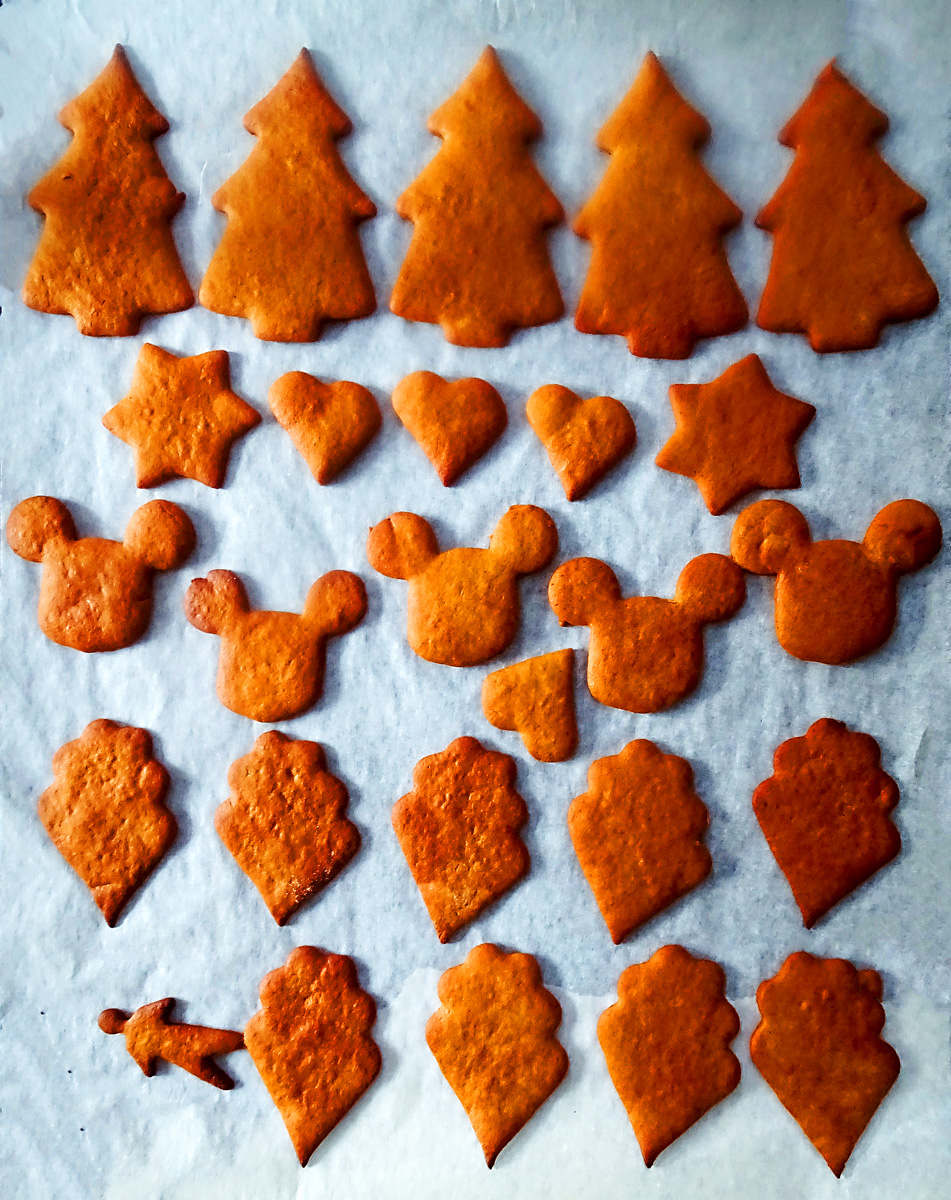 Making gingerbread cookies for Christmas 