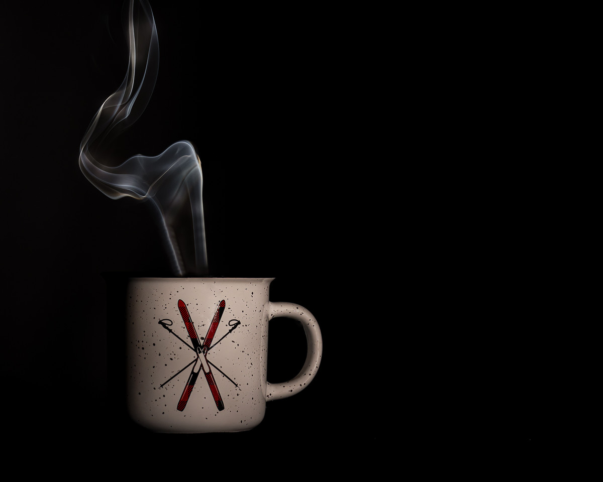 Captivating smell of a good coffee after a day of skiing