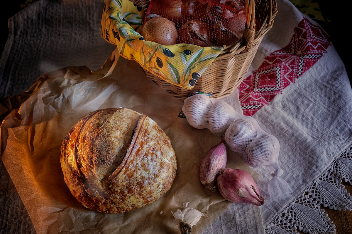 Hot bread, garlic and onions