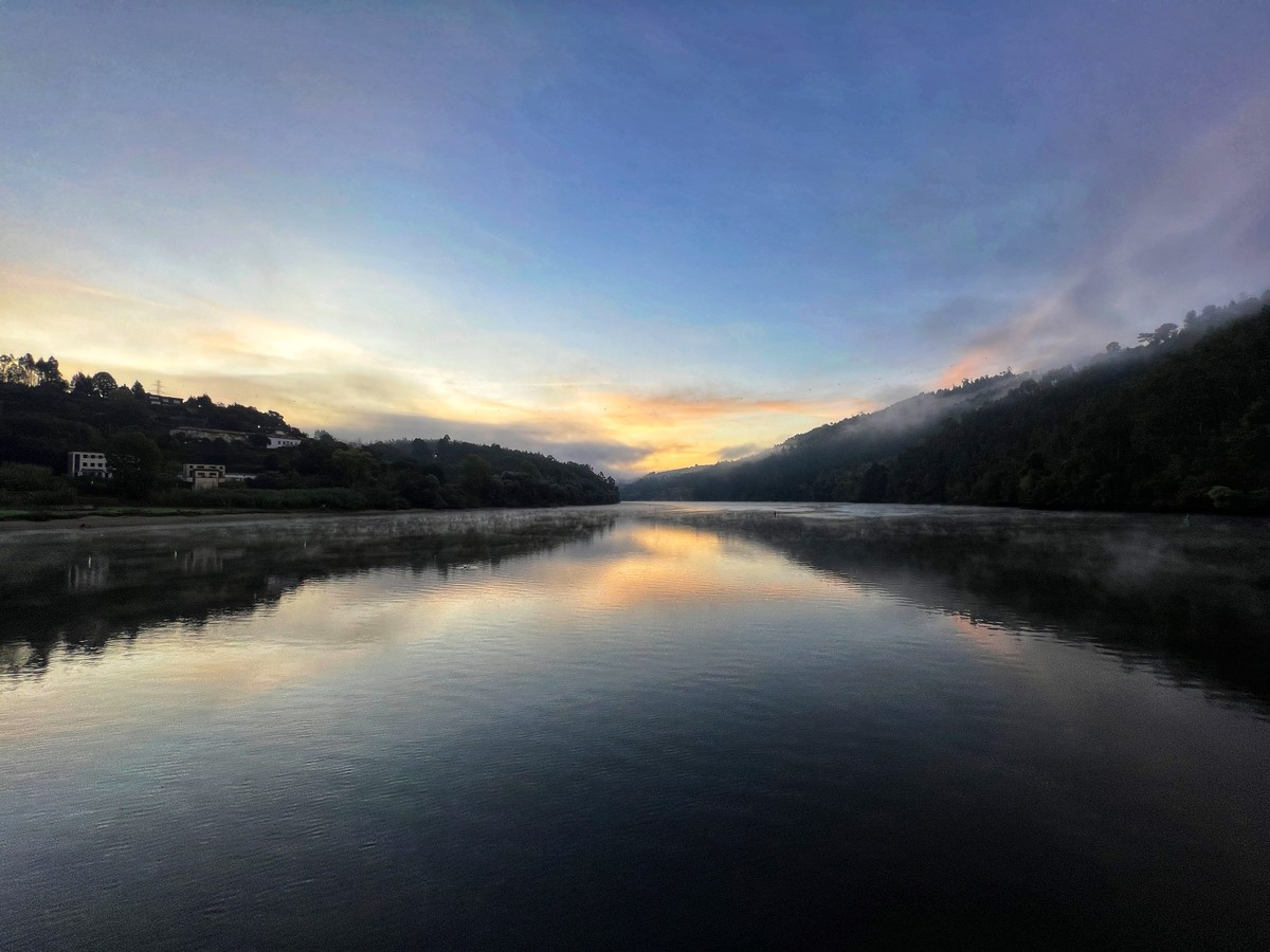 Where the river banks meet