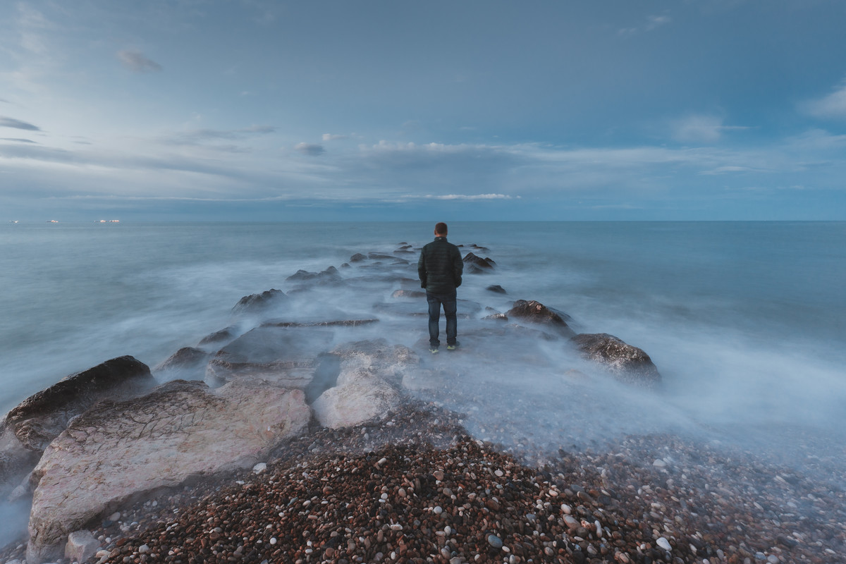 Of water, silk and loneliness
