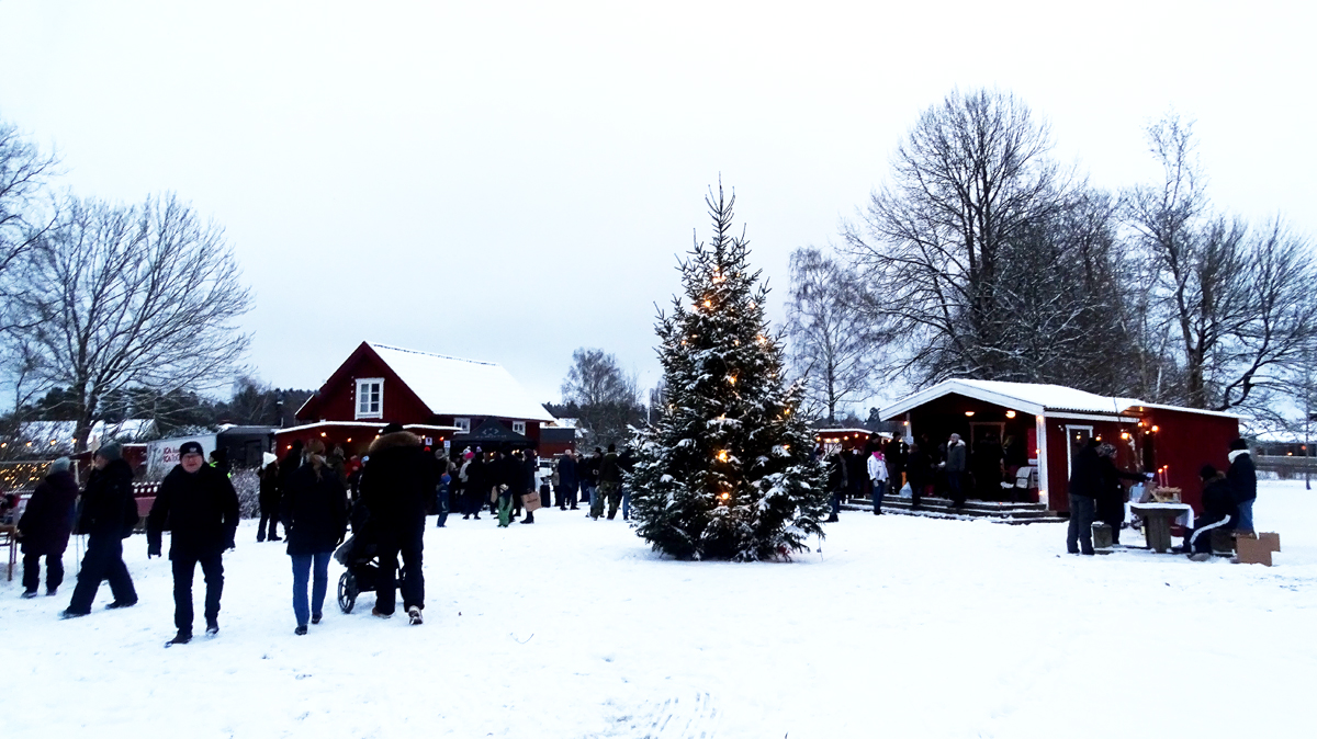 People Connecting People (Christmas Market in Advent )