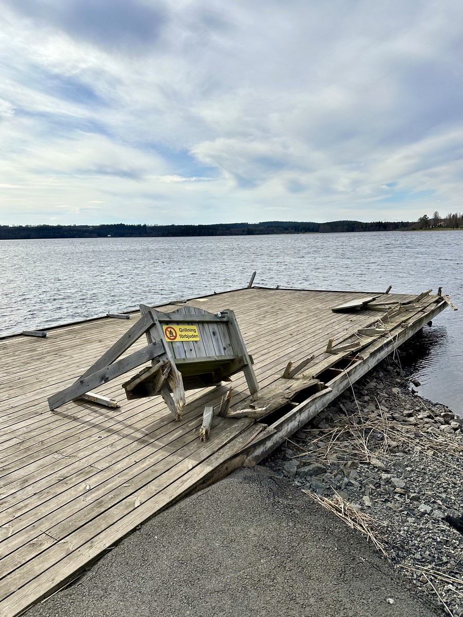 Vandalism or the progress of nature on my bathing jetty