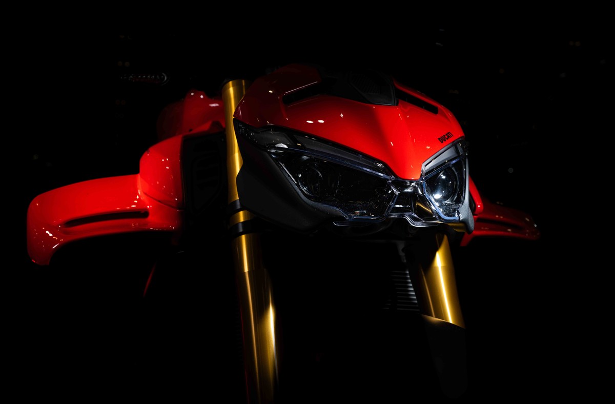 Red bladed power
