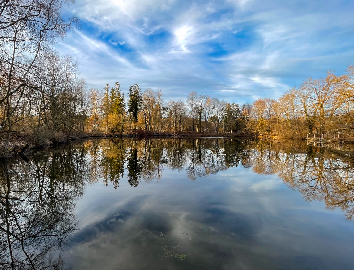 mirror made of water