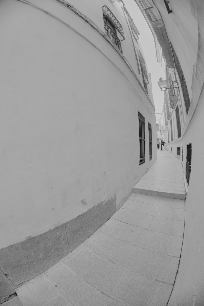 Another sample of the narrow streets of Cordoba