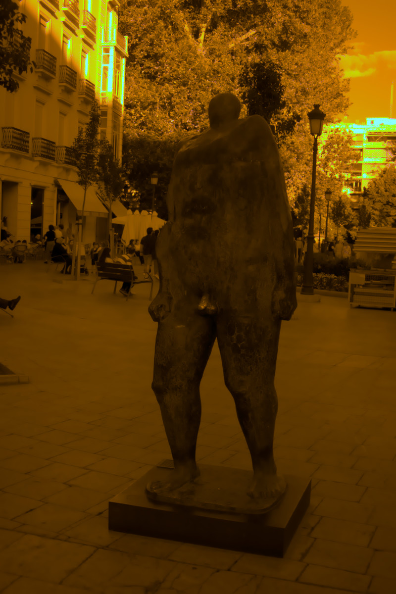 A statue decorating the center of Granada