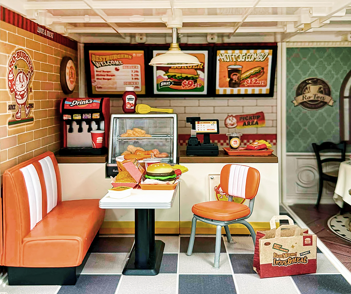 Retro Dollhouse