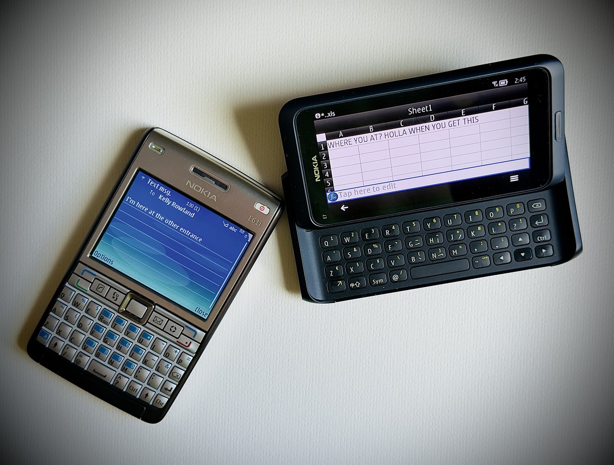 In 2002, Kelly Rowland is texting… on an Excel spreadsheet