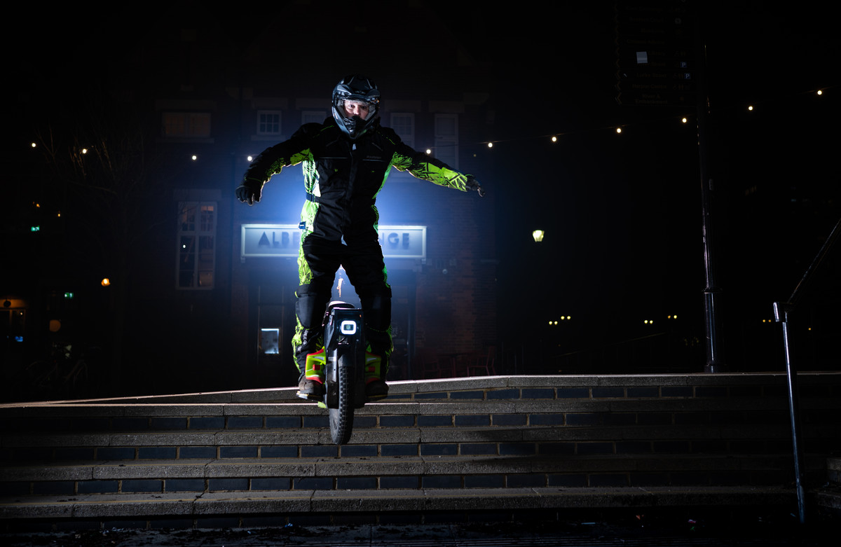 Can an electric unicycle perform jumps?