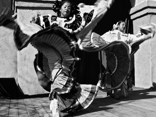 B_W Dancers