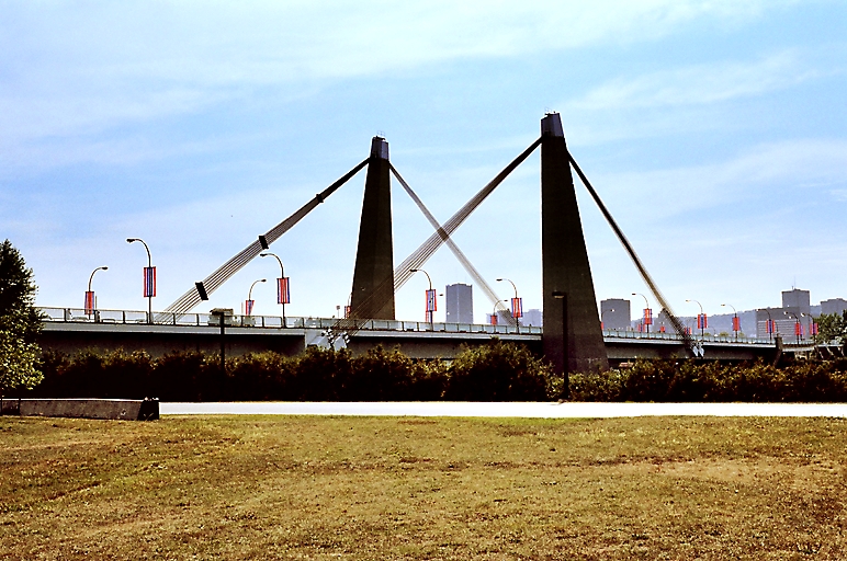 Bridge_52180028-DPCusm
