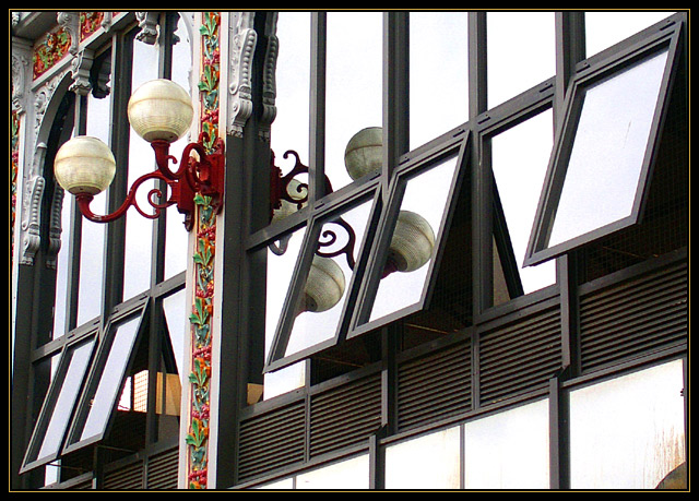 The covered market in Narbonne