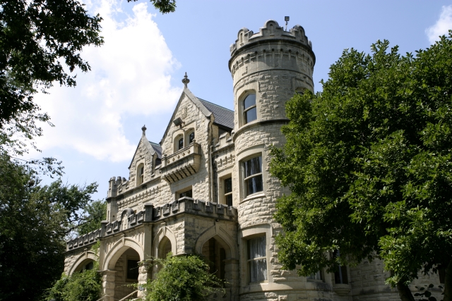 Front of main building (horizontal orientation)