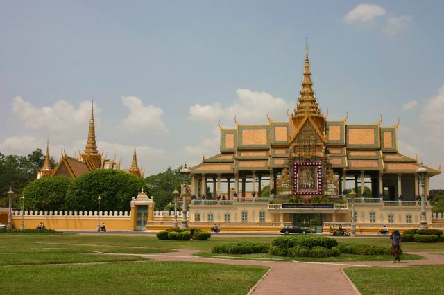 phnom pehn palace.jpg