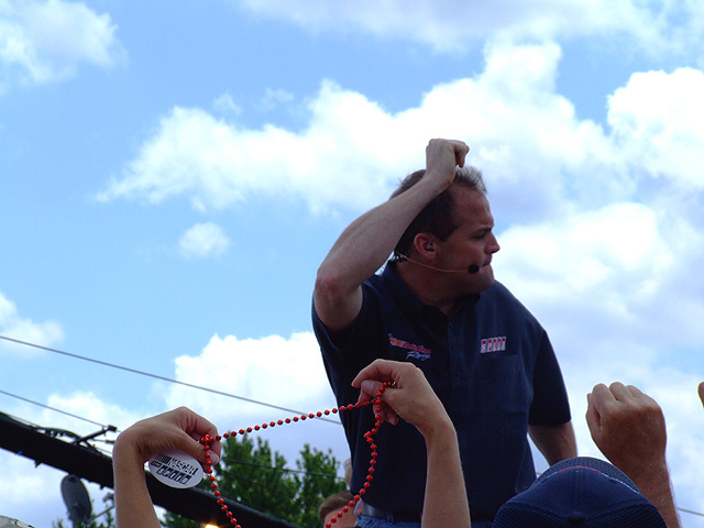 Kenny Wallace dances for beads