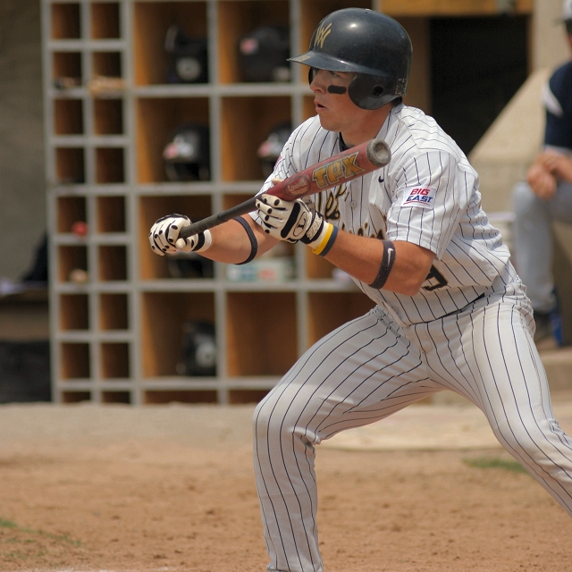 squared to bunt
