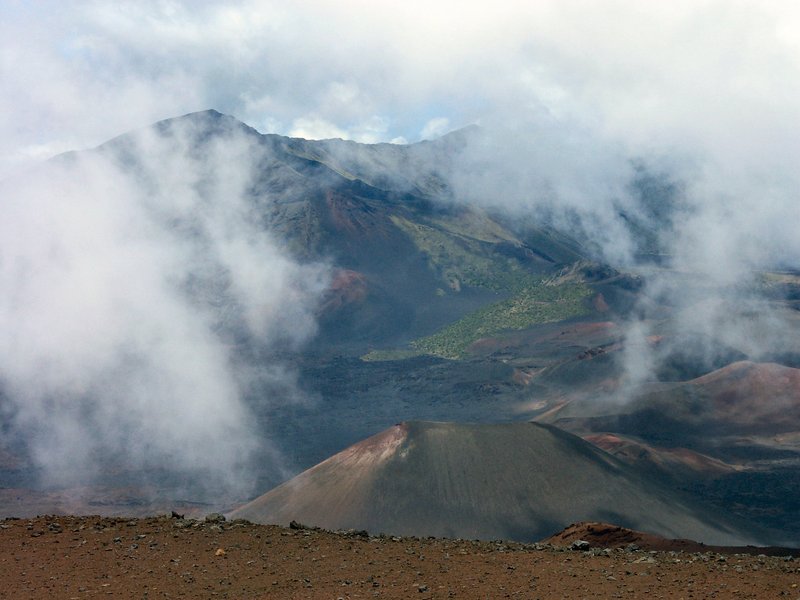 Maui Haleakala crater 2.jpg