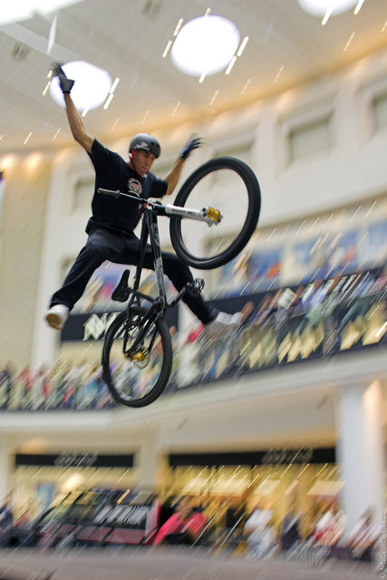 Look Folks - No Hands