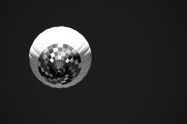 bw-moon-baloon-_0047.jpg