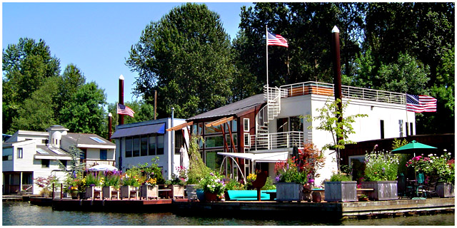 HouseBoatF640.jpg