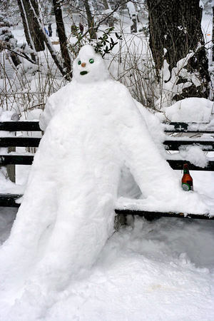 beer-drinking-snowman.jpg