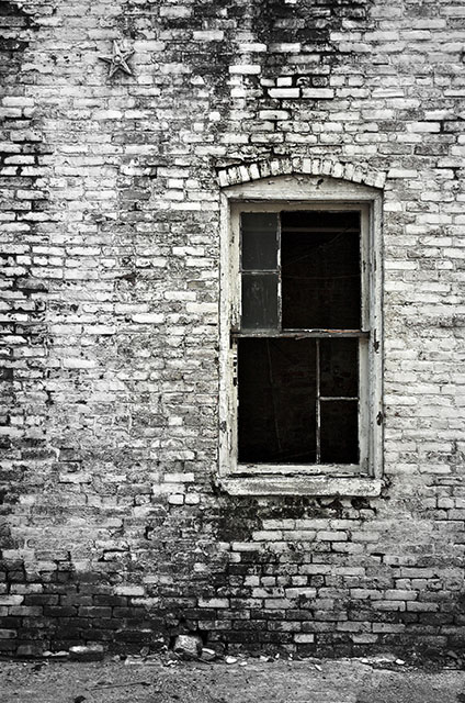 decrepid_window.jpg