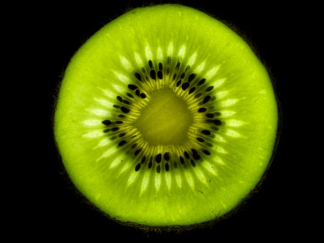 Kiwi sliced.jpg