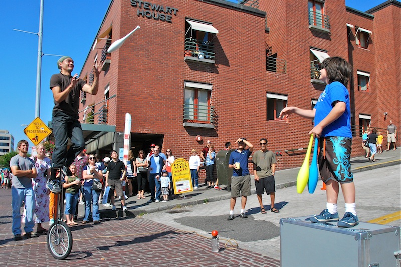 Seattle Street Performer