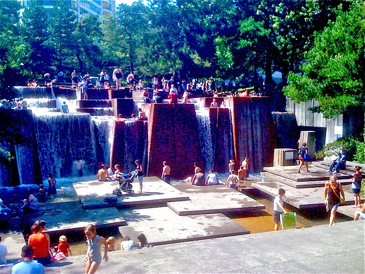 Keller Fountain a 100 degree day