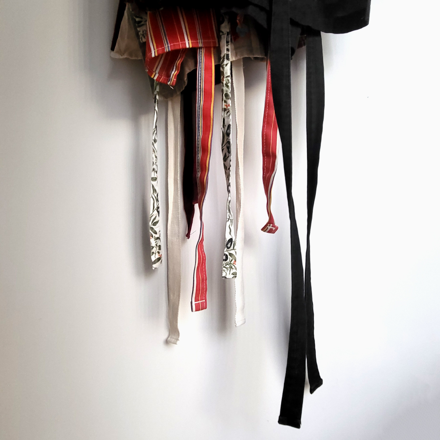 Kitchen series: 1 Apron strings