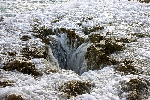 Blow hole at Blowing Rocks