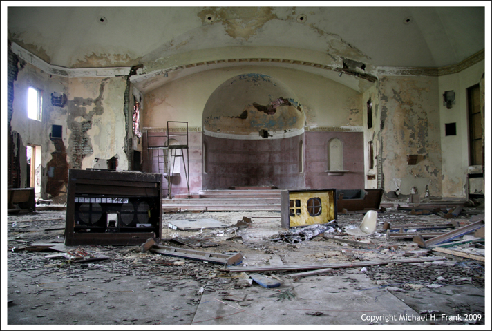 chapel nave, Buffalo, NY, 2007.jpg
