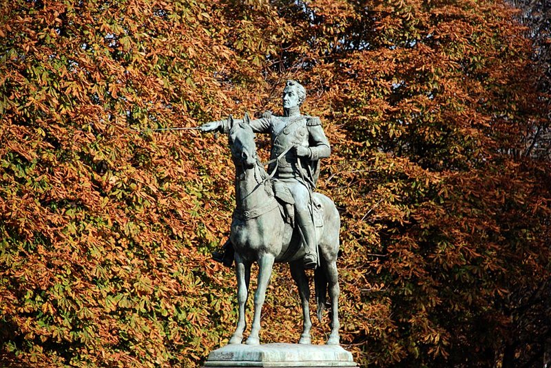Statue 